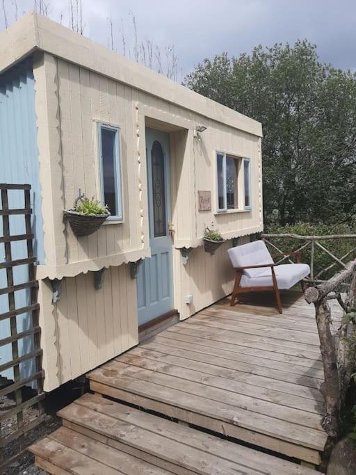 Апартаменты Off Grid Rosie Sheperd Hut And Summerhouse Plus 1 Acre At Tanyrallt Llanybydder Экстерьер фото